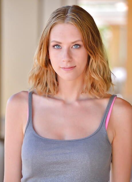 Foxy american blond youthful Anya Amsel denudes big titties and spreads her legs outdoor